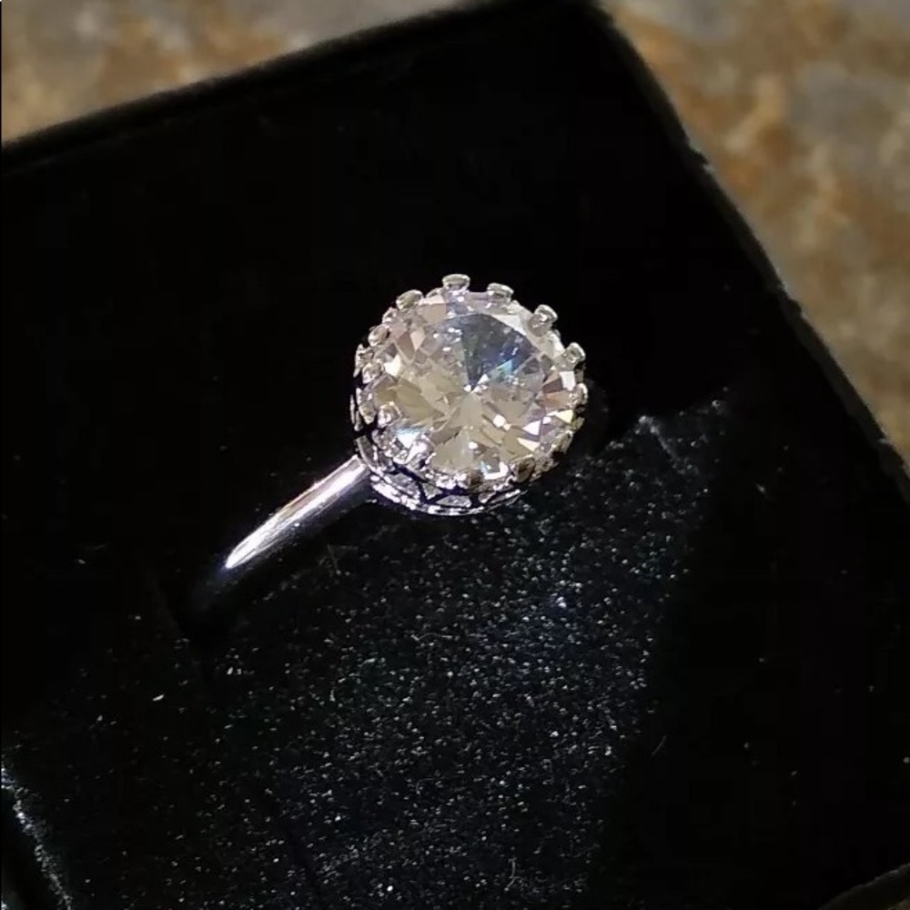 New crown crystal size 6 ring - Picture 3 of 5